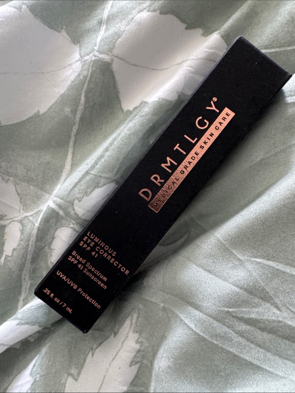 Dermatology Luminous Eye Corrector spf 41